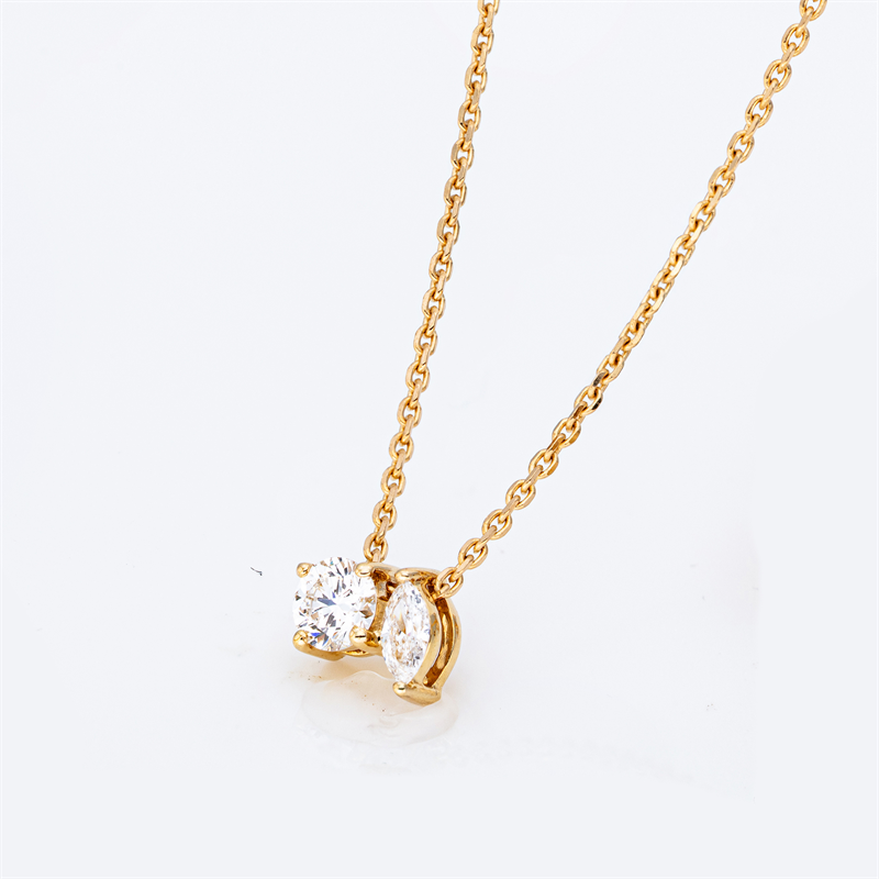Collier    aus 750/-18 Karat Gelbgold mit 2 Diamanten 0