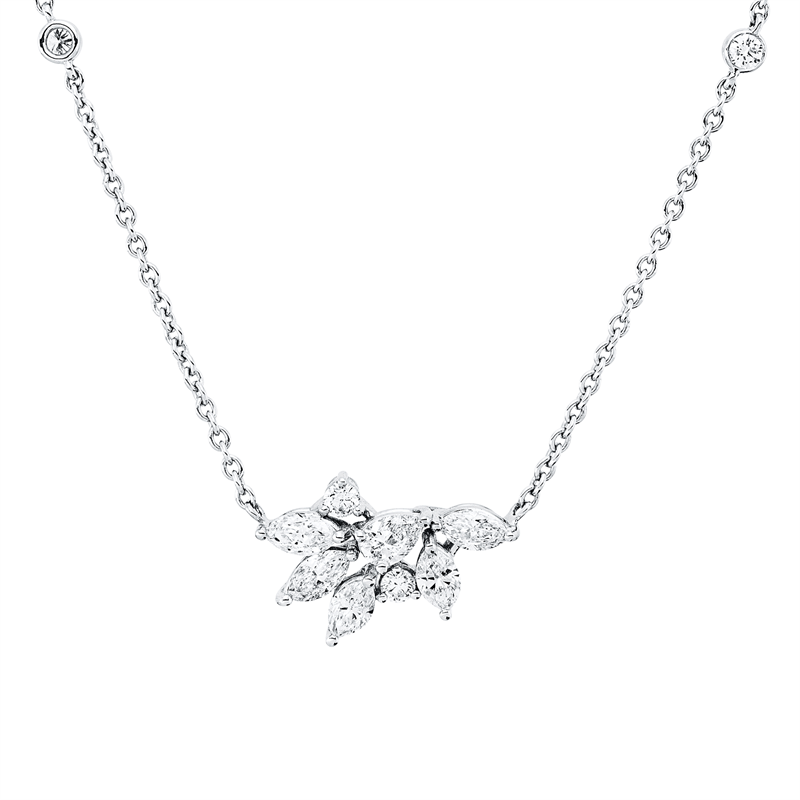 Collier    aus 750/-18 Karat Weißgold mit 12 Diamanten 1