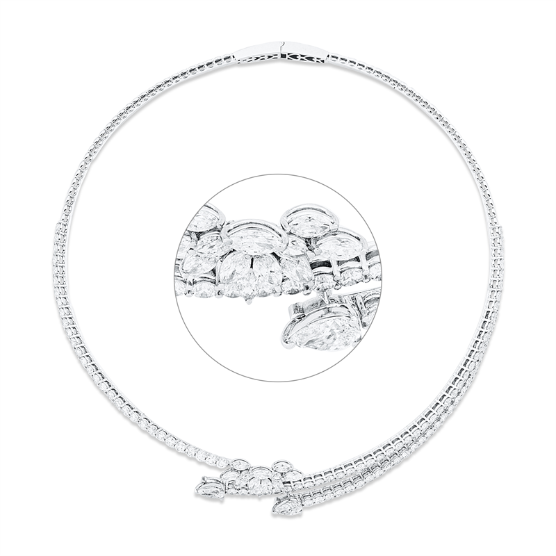 Collier    aus 750/-18 Karat Weißgold mit 113 Diamanten 11