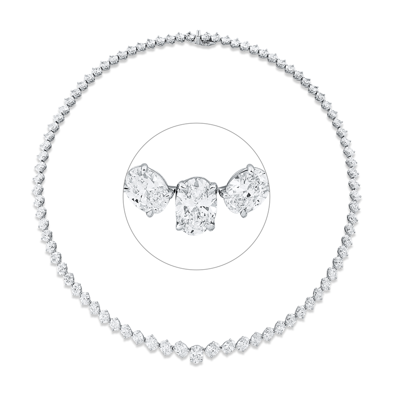 Collier    aus 750/-18 Karat Weißgold mit 85 Diamanten 23