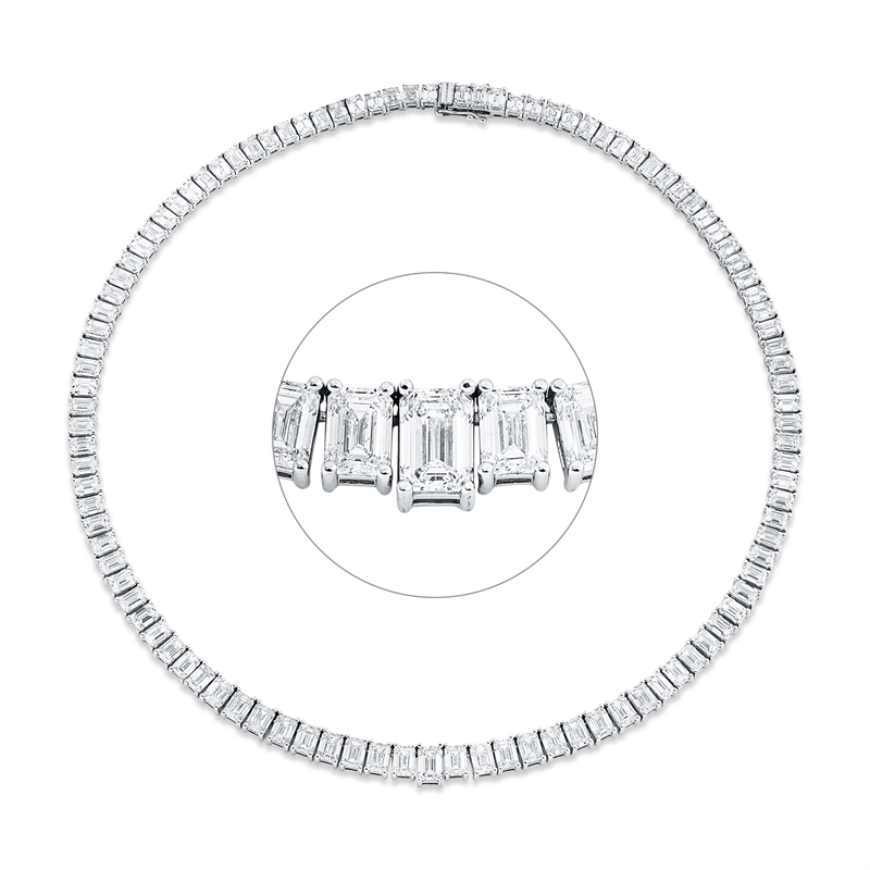 Collier    aus 750/-18 Karat Weißgold mit 104 Diamanten 48