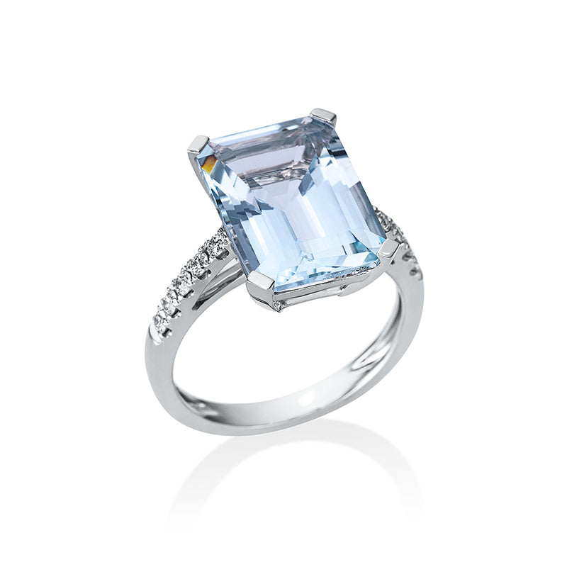 Ring mit Aquamarin  aus 750/-18 Karat Weißgold mit 10 Diamanten 0