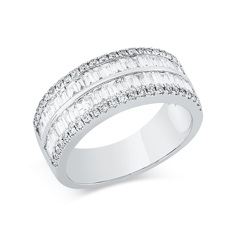 Ring    aus 750/-18 Karat Weißgold mit 92 Diamanten 1