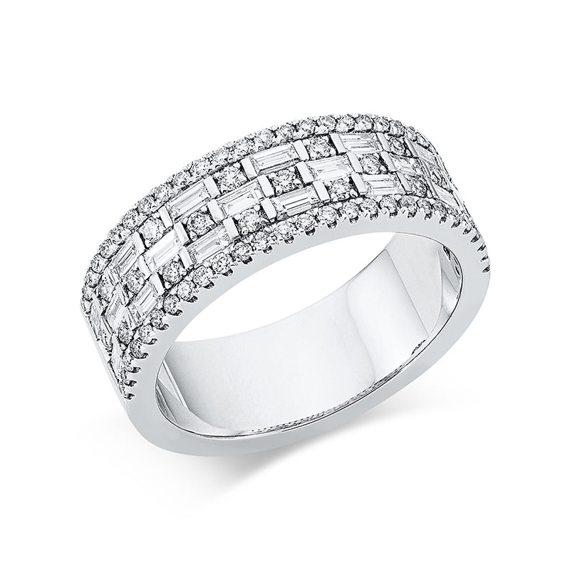 Ring    aus 750/-18 Karat Weißgold mit 93 Diamanten 1