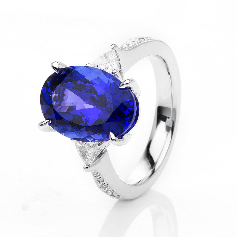 Ring mit Tansanit  aus 750/-18 Karat Weißgold mit 12 Diamanten 0