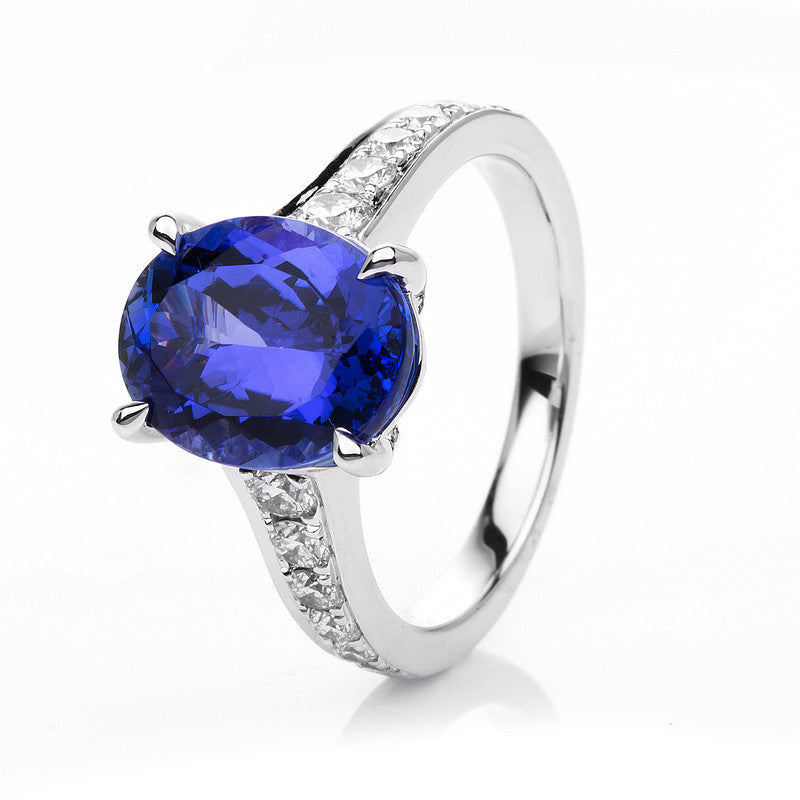 Ring mit Tansanit  aus 750/-18 Karat Weißgold mit 12 Diamanten 0