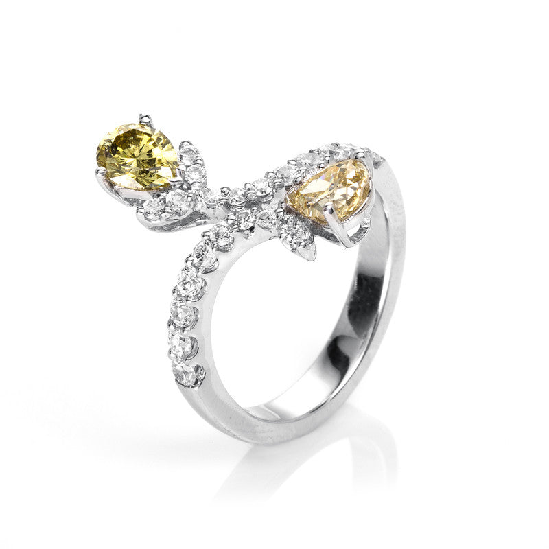Ring    aus 750/-18 Karat Weißgold mit 26 Diamanten 1