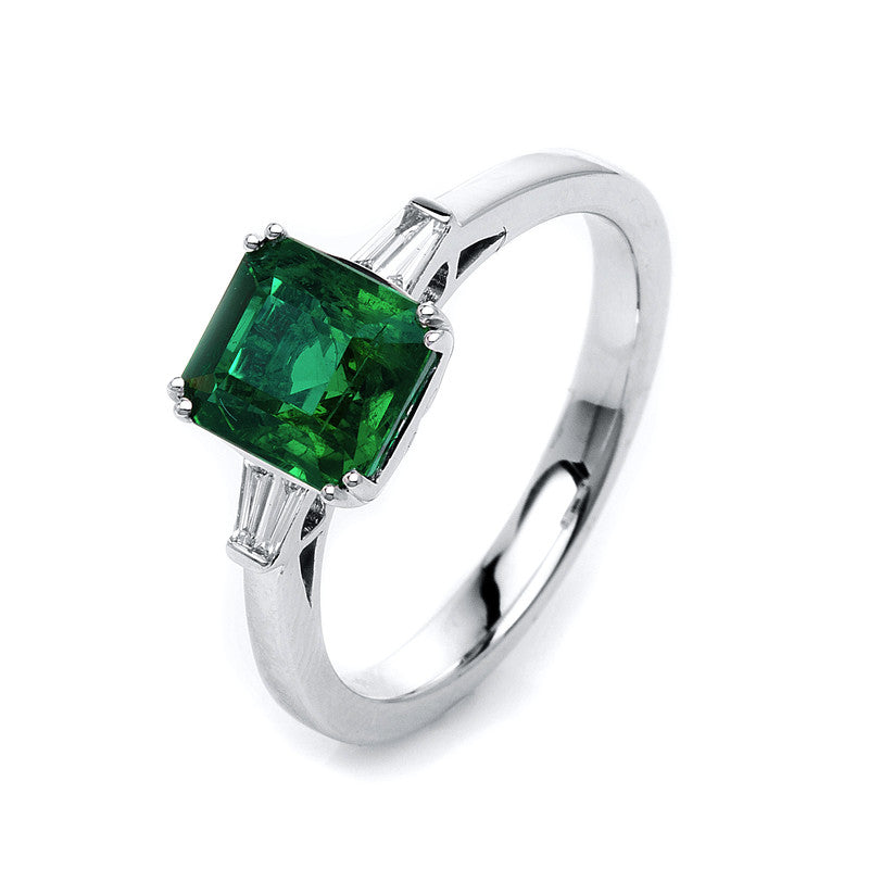 Ring mit Smaragd  aus 750/-18 Karat Weißgold mit 4 Diamanten 0