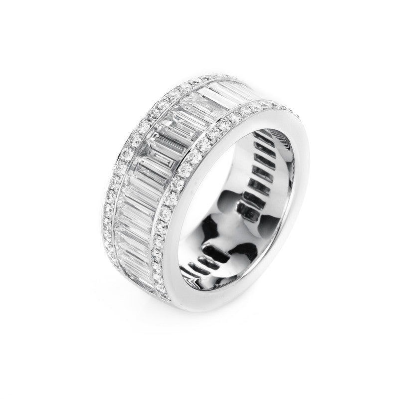Ring    aus 750/-18 Karat Weißgold mit 68 Diamanten 2