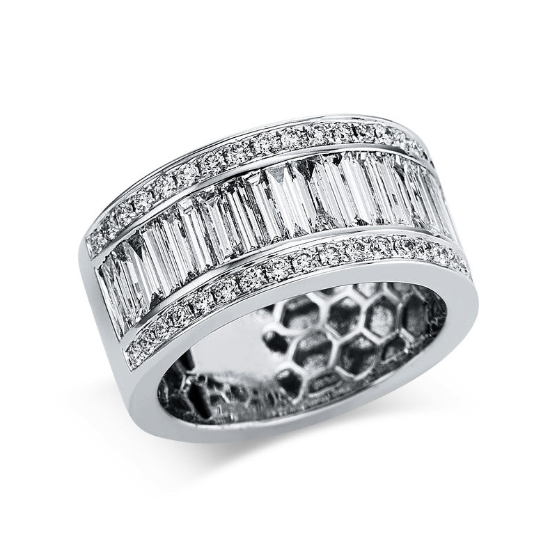 Ring    aus 750/-18 Karat Weißgold mit 64 Diamanten 2