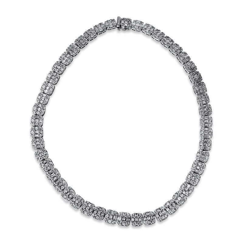 Collier    aus 750/-18 Karat Weißgold mit 821 Diamanten 48